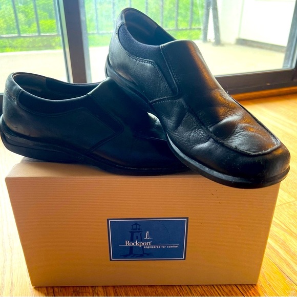 🥳. SUMMER SALE 🥳Rockport Black Leather Flats Sleek Minimalist Design - Picture 1 of 10